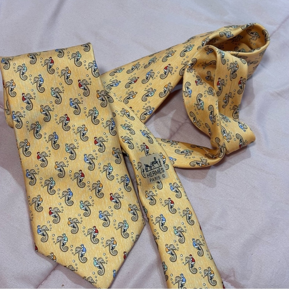 Hermes Yellow Paisley Men's Tie - Picture 3 of 3